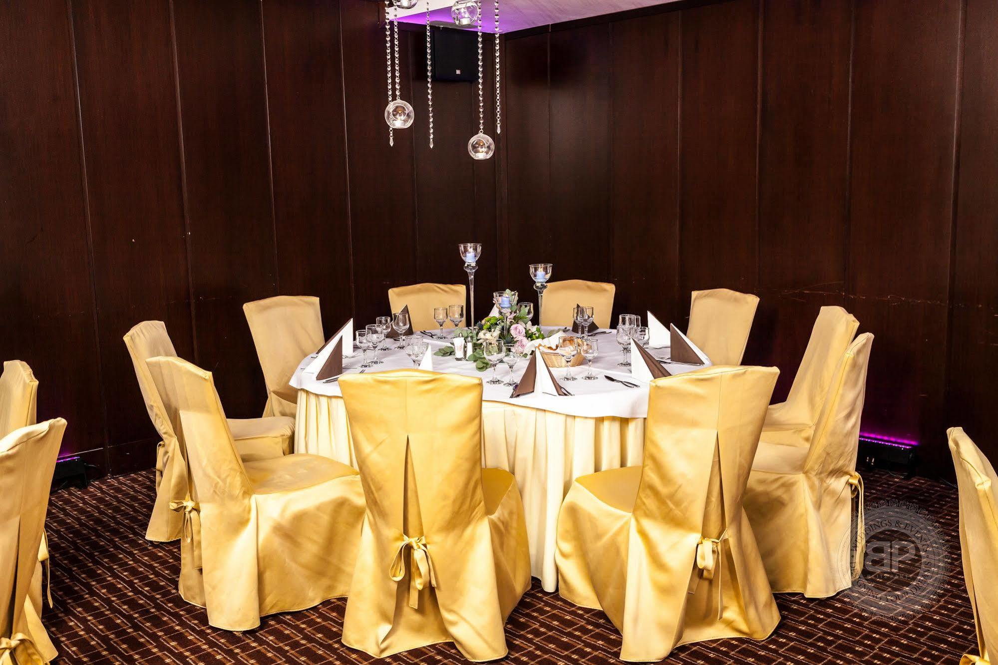 בראשוב Hotel Cubix מראה חיצוני תמונה